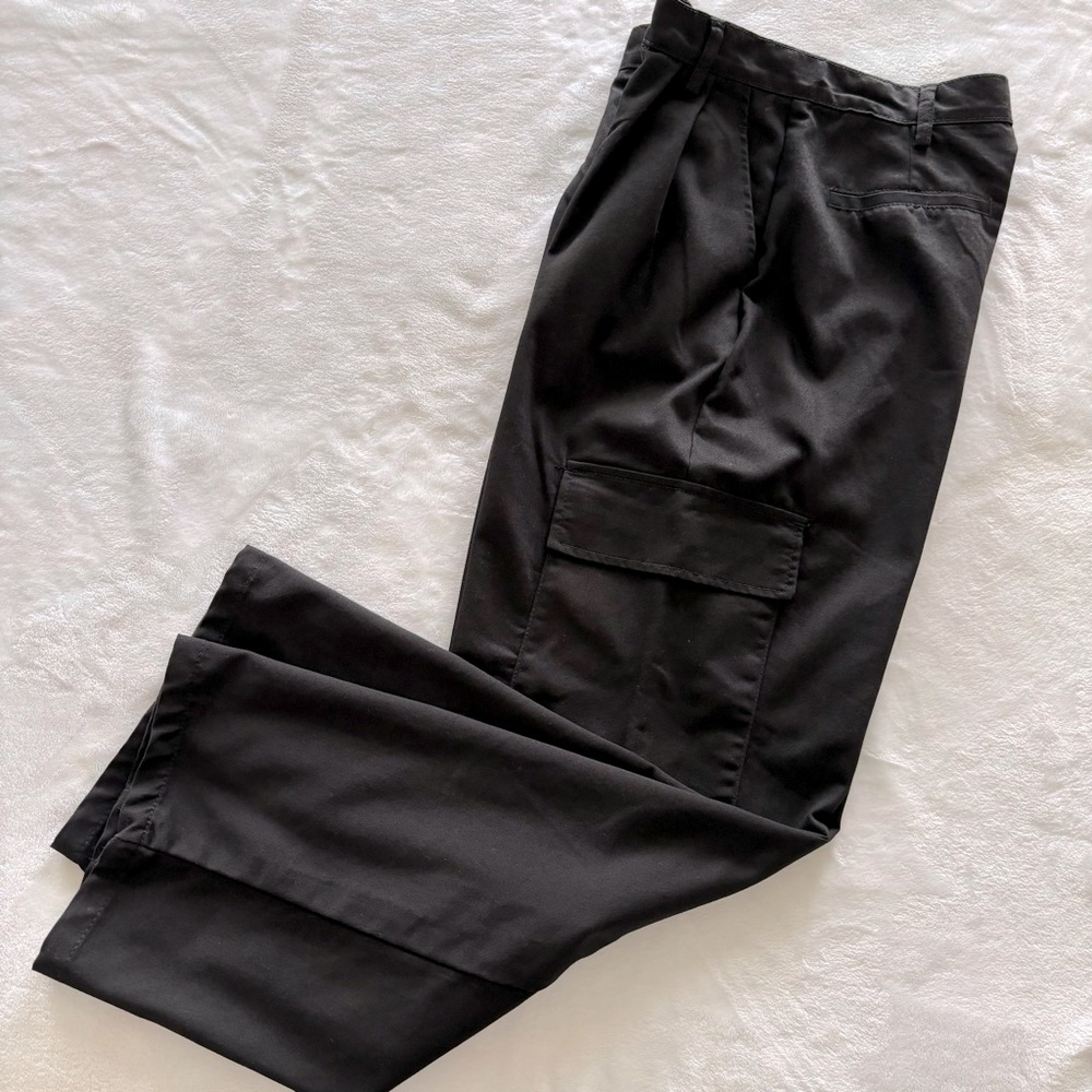 HUNTER & BROWN Black Wide Leg High Rise Pleated Cargo Pants--NWT--M - Picture 13 of 16
